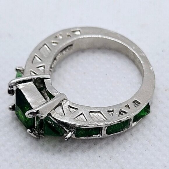 Silver Tone Simulant Emerald Gemstone Fashion Ring - Picture 8 of 10